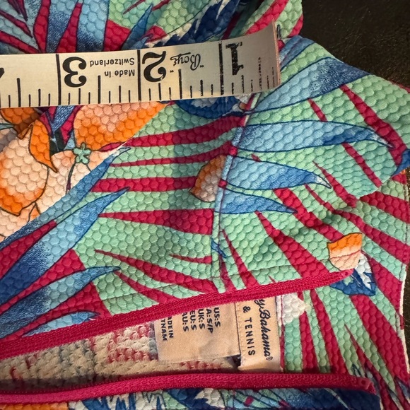 Tommy Bahama Red Fitted Graphic Blouse - Picture 6 of 8